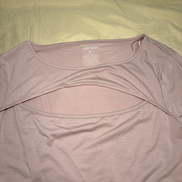 Nine West Women’s Mauve Long Sleeve Blouse with Front Cut Out Size XL - Picture 2 of 3